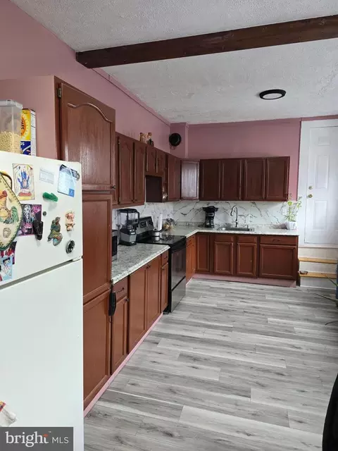 Entry Way - 1237 Cotton St, Reading, PA 19602 photo 1 of 2