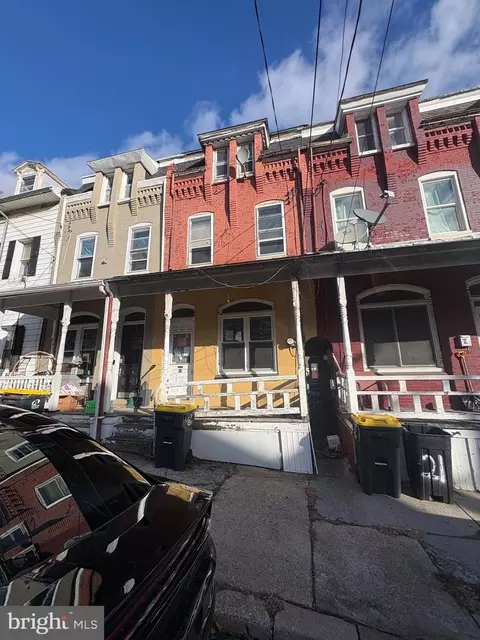 19 E High St, Womelsdorf, PA 19567