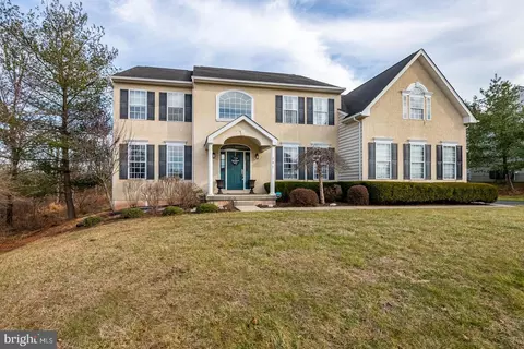 201 Applewood Dr, Douglassville, PA 19518