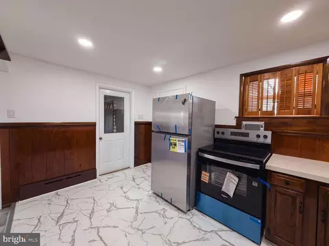 Entry Way - 1424 Wayne St, Reading, PA 19601 photo 3 of 4