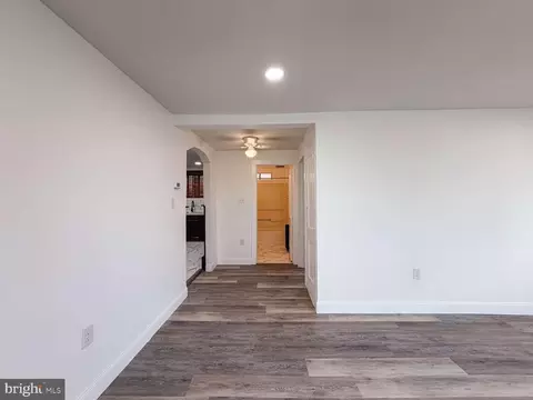 Entry Way - 1424 Wayne St, Reading, PA 19601 photo 1 of 4