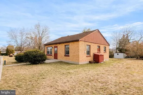 1424 Wayne St, Reading, PA 19601