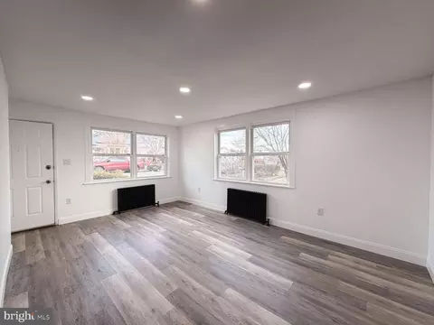 Living - 1424 Wayne St, Reading, PA 19601 photo 2 of 2