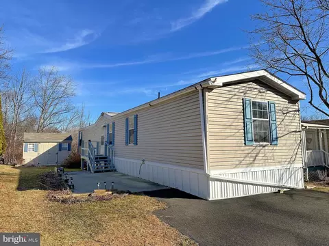 315 Ashford Ln, Hereford, PA 18056