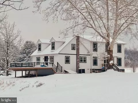 1109 Upper Van Reed Rd, Leesport, PA 19533