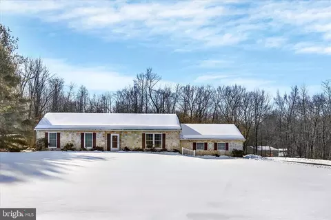 13 Davids Dr, Fleetwood, PA 19522