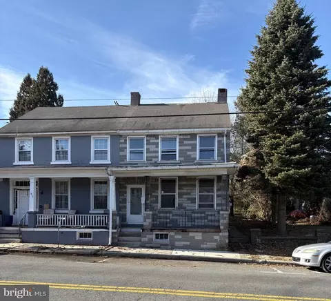 104 S 2nd St, Womelsdorf, PA 19567