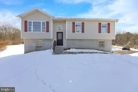 926 Sleepy Hollow Dr, Mohrsville, PA 19541