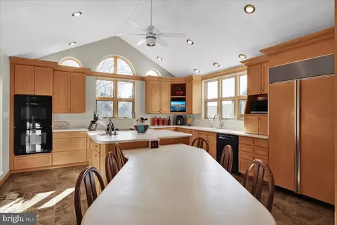 Kitchen - 15 Courtleigh Pl, Reading, PA 19606 photo 1 of 4