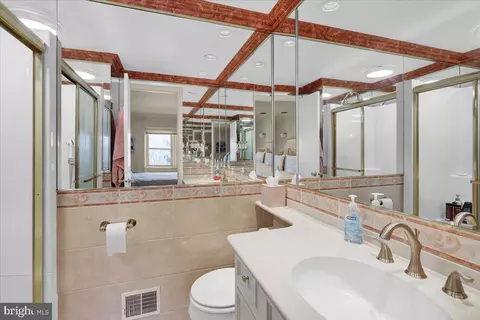 Bath - 15 Courtleigh Pl, Reading, PA 19606 photo 2 of 3