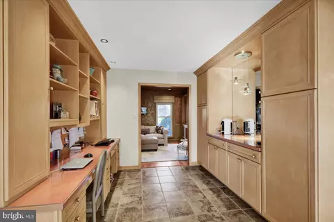 Entry Way - 15 Courtleigh Pl, Reading, PA 19606 photo 3 of 9