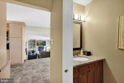 Entry Way - 15 Courtleigh Pl, Reading, PA 19606 photo 7 of 9