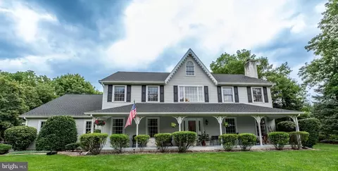 6 Yellow House Dr, Douglassville, PA 19518