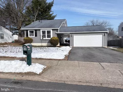 4981 Persimmon Dr, Reading, PA 19606