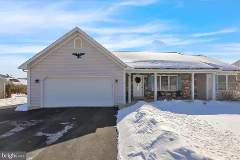 28 Versailles Ct, Reading, PA 19605