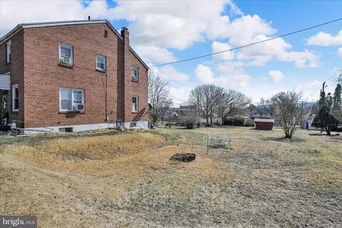Exterior - 1622 Meade St, Reading, PA 19607 photo 8 of 10