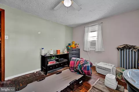 Bedroom - 1622 Meade St, Reading, PA 19607 photo 4 of 4