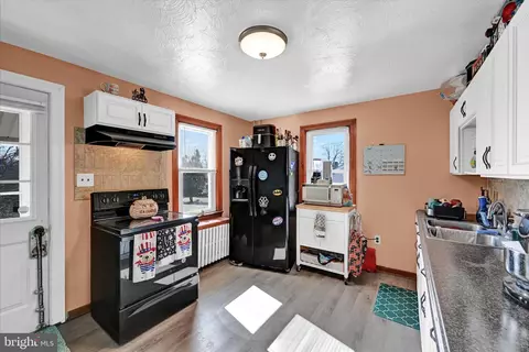 Kitchen - 1622 Meade St, Reading, PA 19607 photo 2 of 3