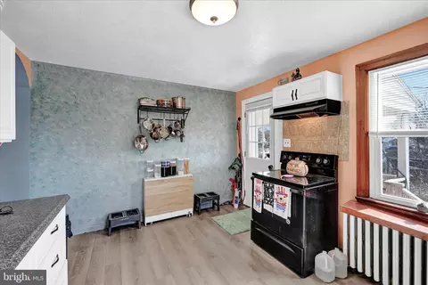 Entry Way - 1622 Meade St, Reading, PA 19607 photo 2 of 6