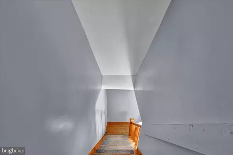 Entry Way - 1622 Meade St, Reading, PA 19607 photo 5 of 6