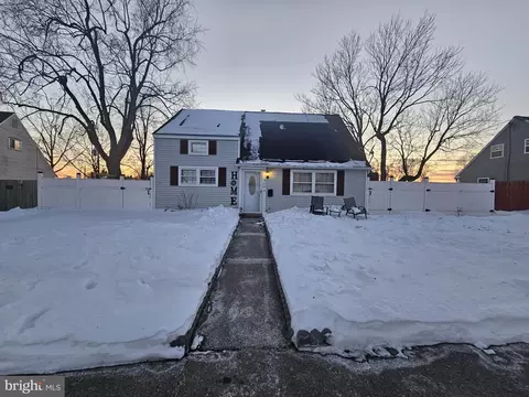 906 Sutters Mill Ln, Temple, PA 19560