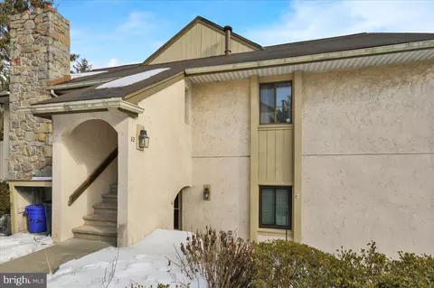 12 Muirfield Dr, Reading, PA 19607