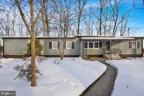307 Donat Rd, Lenhartsville, PA 19534