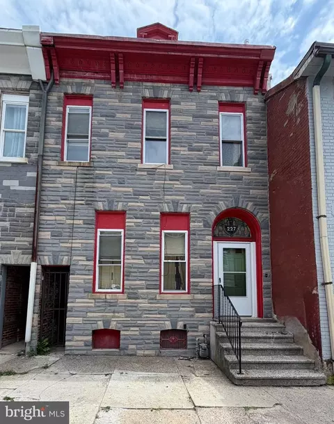 227 N 10th St, Reading, PA 19601