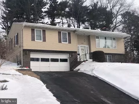 65 Wyomissing Hills Blvd, Reading, PA 19609