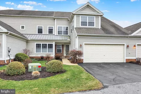 424 Oak Hill Ln, Reading, PA 19610
