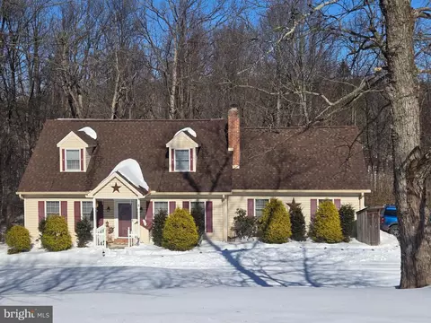 3 White Oak Dr, Fleetwood, PA 19522