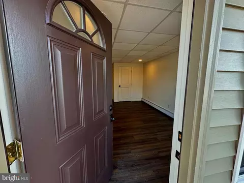 Entry Way - 701 Tamarack Trl, Reading, PA 19607 photo 2 of 4
