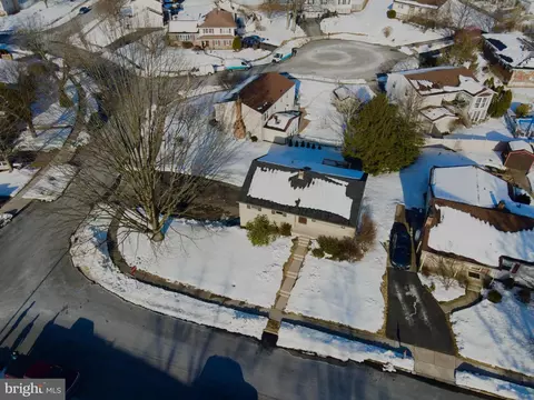 View/Area - 701 Tamarack Trl, Reading, PA 19607 photo 2 of 4