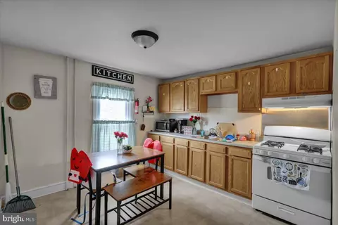Kitchen - 17 E Summit St, Mohnton, PA 19540 photo 3 of 4