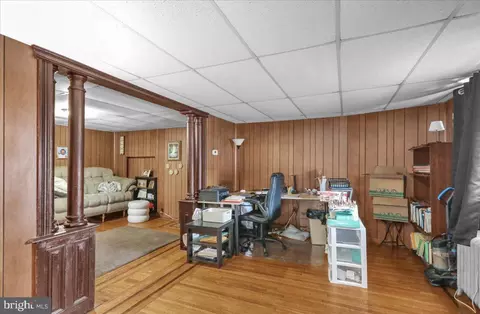 Entry Way - 17 E Summit St, Mohnton, PA 19540 photo 2 of 8