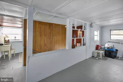 Entry Way - 17 E Summit St, Mohnton, PA 19540 photo 5 of 8