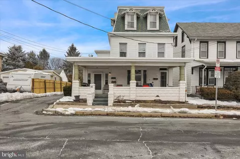 Exterior - 17 E Summit St, Mohnton, PA 19540 photo 2 of 5