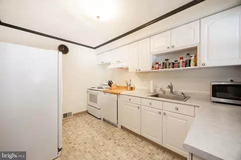 Kitchen - 129 Old State Rd, Reading, PA 19606 photo 1 of 2