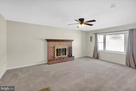 Living - 267 New Castle Dr, Reading, PA 19607 photo 4 of 6