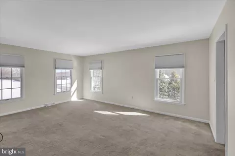 Living - 267 New Castle Dr, Reading, PA 19607 photo 6 of 6