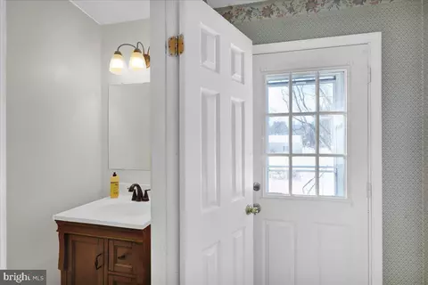 Entry Way - 267 New Castle Dr, Reading, PA 19607 photo 4 of 7
