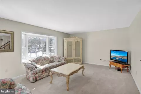 Living - 267 New Castle Dr, Reading, PA 19607 photo 1 of 6