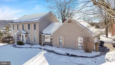 Exterior - 267 New Castle Dr, Reading, PA 19607 photo 2 of 4