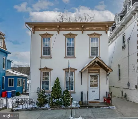 40 W Wyomissing Ave, Mohnton, PA 19540