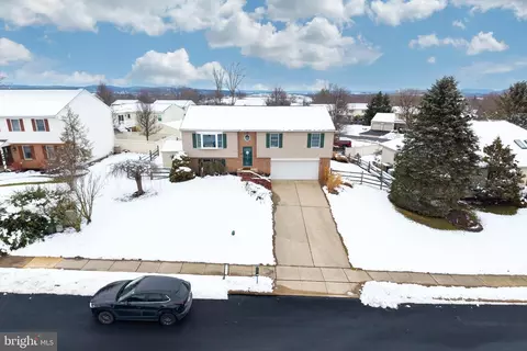 821 Colonial Dr, Birdsboro, PA 19508