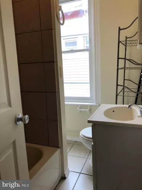 Bath - 418 Schuylkill Ave, Reading, PA 19601 photo 1 of 1