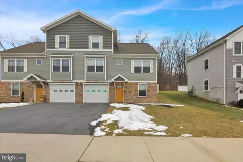 422 Smokering Dr, Robesonia, PA 19551