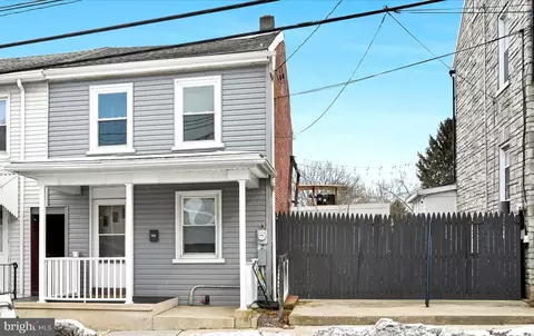 137 E High St, Womelsdorf, PA 19567