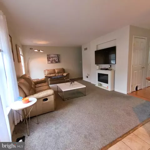 Entry Way - 20 Mellowbrook Dr, Reading, PA 19608 photo 4 of 8