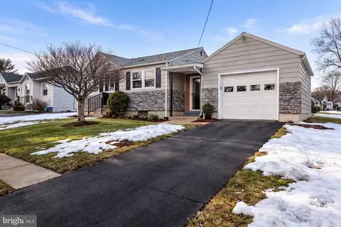 411 Indian Manor Dr, Leesport, PA 19533